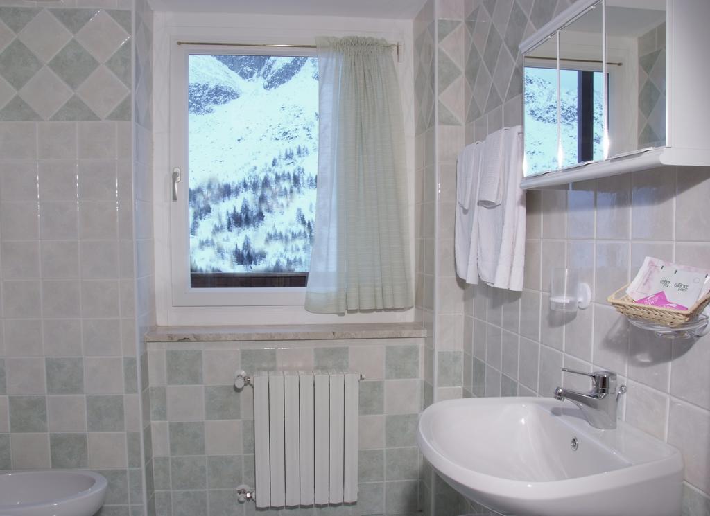 Albergo Eden Passo del Tonale Bilik gambar
